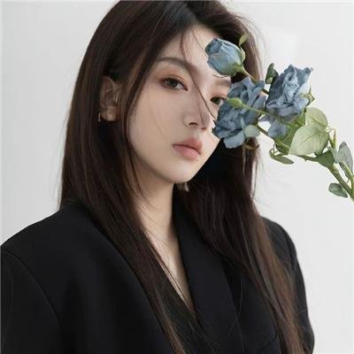 单车上的少女